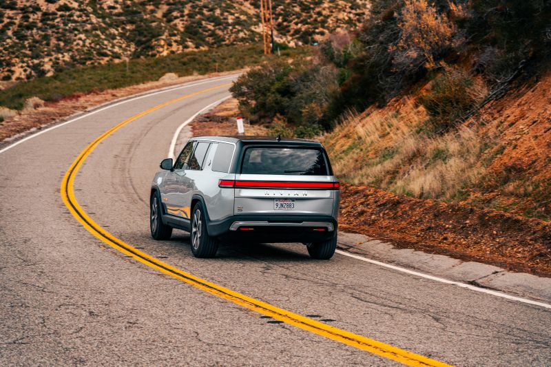 2024 Rivian R1S