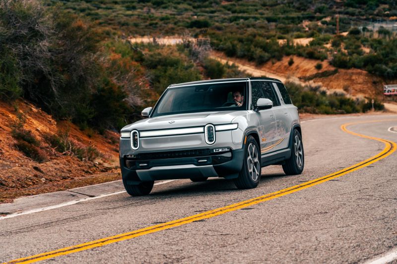 2024 Rivian R1S