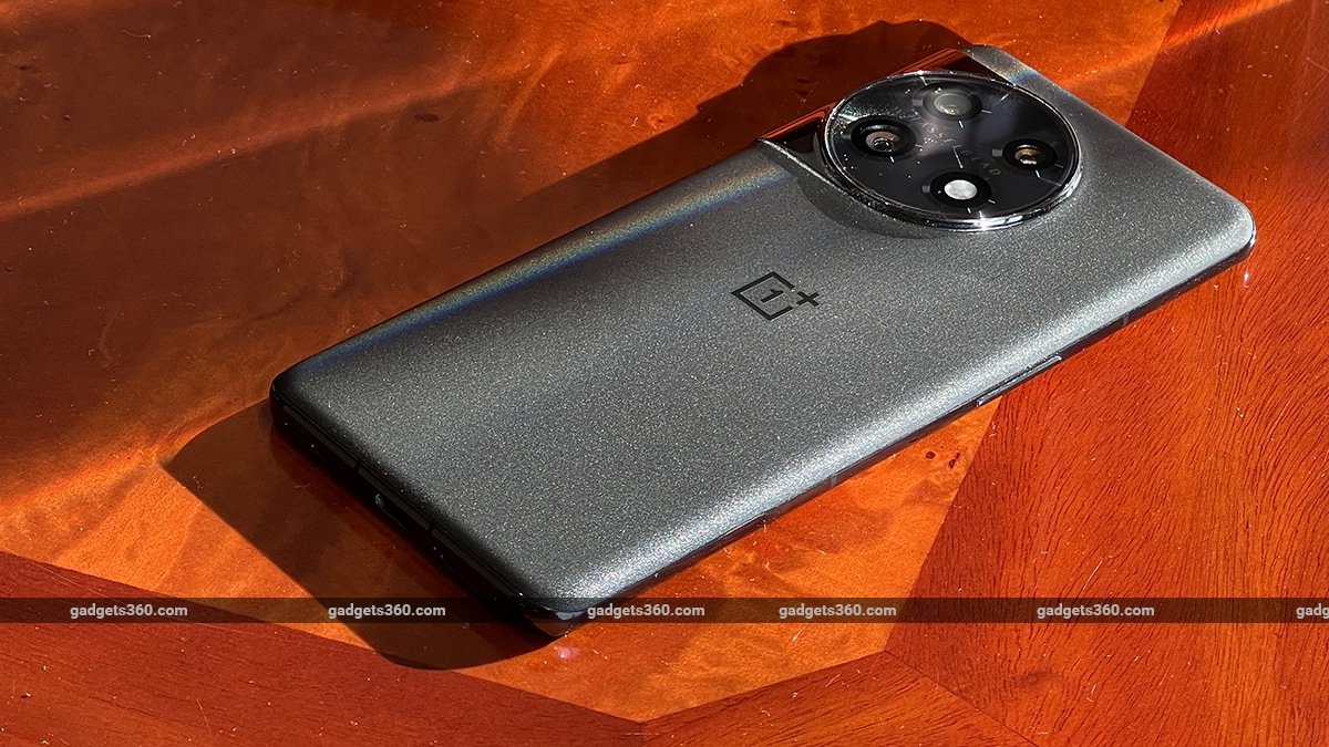 oneplus 11 review  back gadgets360 ww