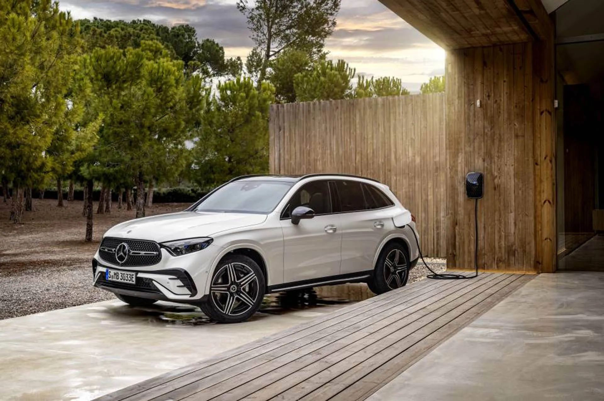 1710988303 2025 Mercedes Benz Glc Class Adds 350e Plug In Hybrid Option.webp.webp