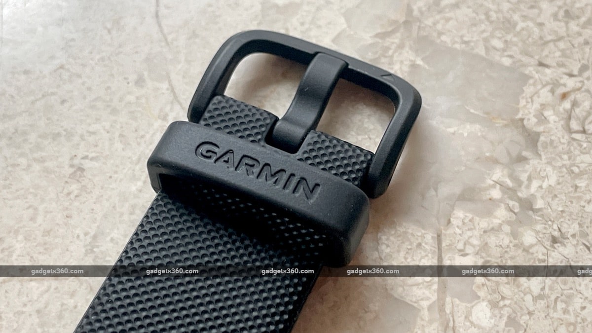 garmin vivomove sport silicone strap gadgets360 Garmin Vivomove Sport Review