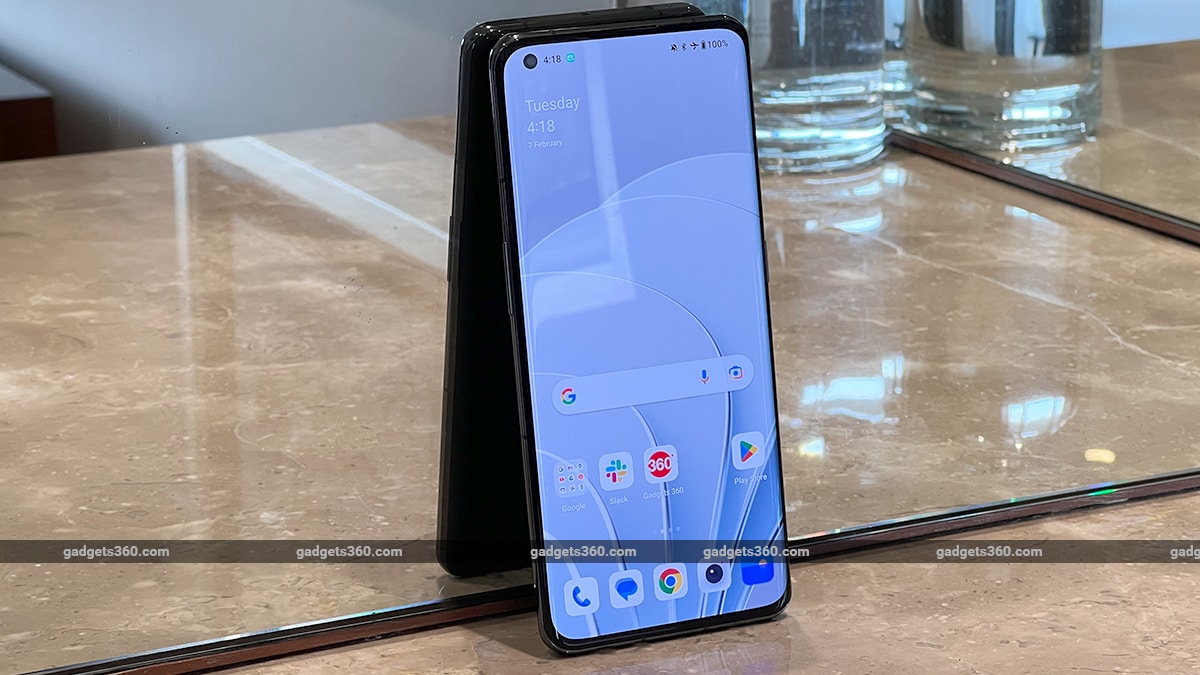 oneplus 11 review  display gadgets360 ww