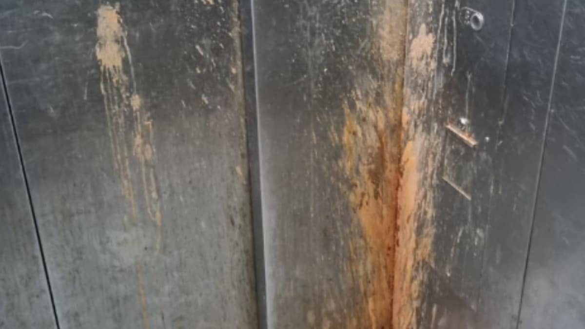 Paan Stains Inside Electric Lift At Bhopal Railway Station Annoy.png