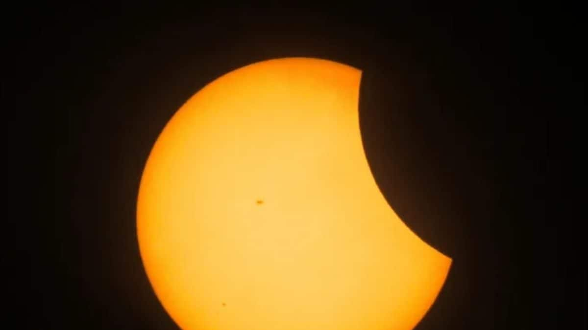 1712605197 Solar Eclipse 2024 Viral Videos Photos Of The Rare Celestial.jpg