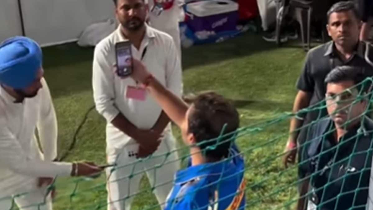 1713901705 Watch Akash Ambani Makes Fans Day By Clicking Selfie After.jpg