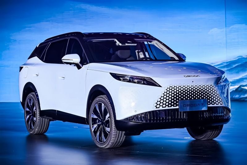 2025 Chery Omoda 7 revealed as new plug-in hybrid RAV4 rival