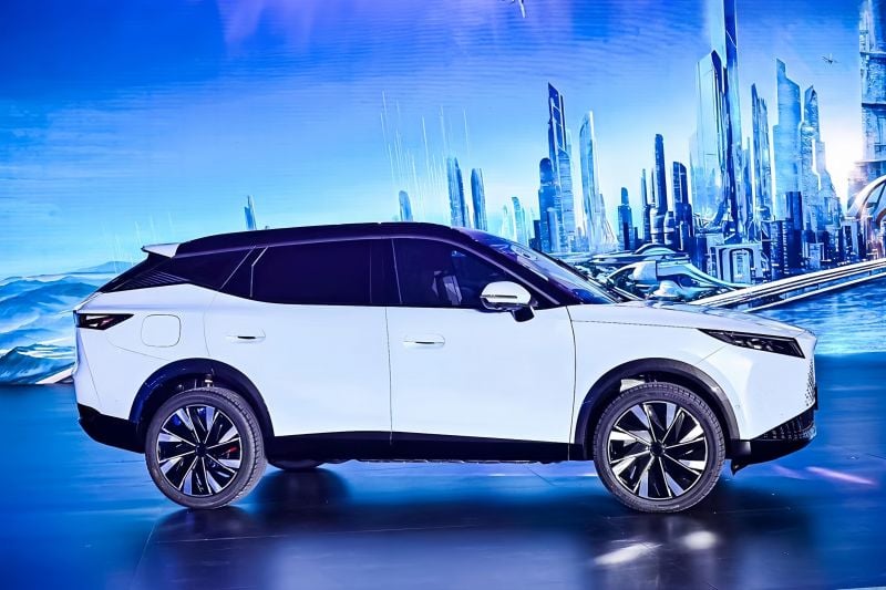 2025 Chery Omoda 7 revealed as new plug-in hybrid RAV4 rival