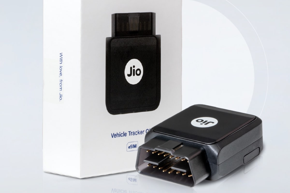 Jiomotive Plug And Play 4g Gps Tracker For Cars Launched Price In.jpg