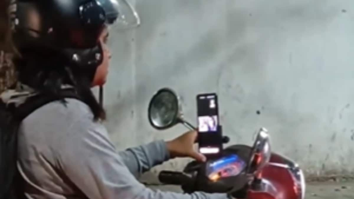 Work From Traffic Bengaluru Woman Attends Zoom Meeting On Scooter.png